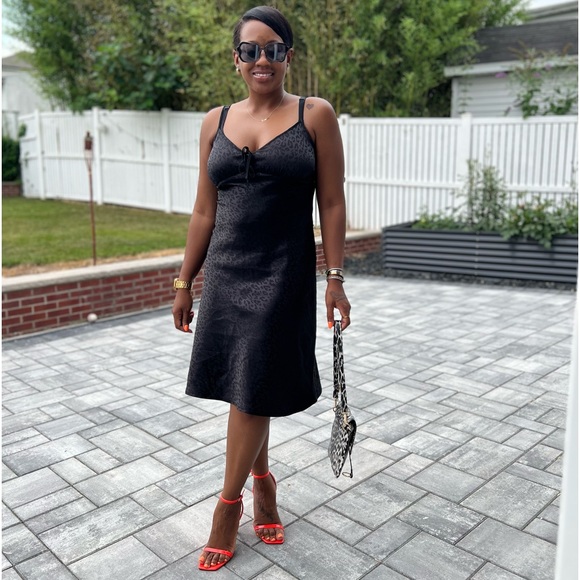 Black Dress - Picture 1 of 3